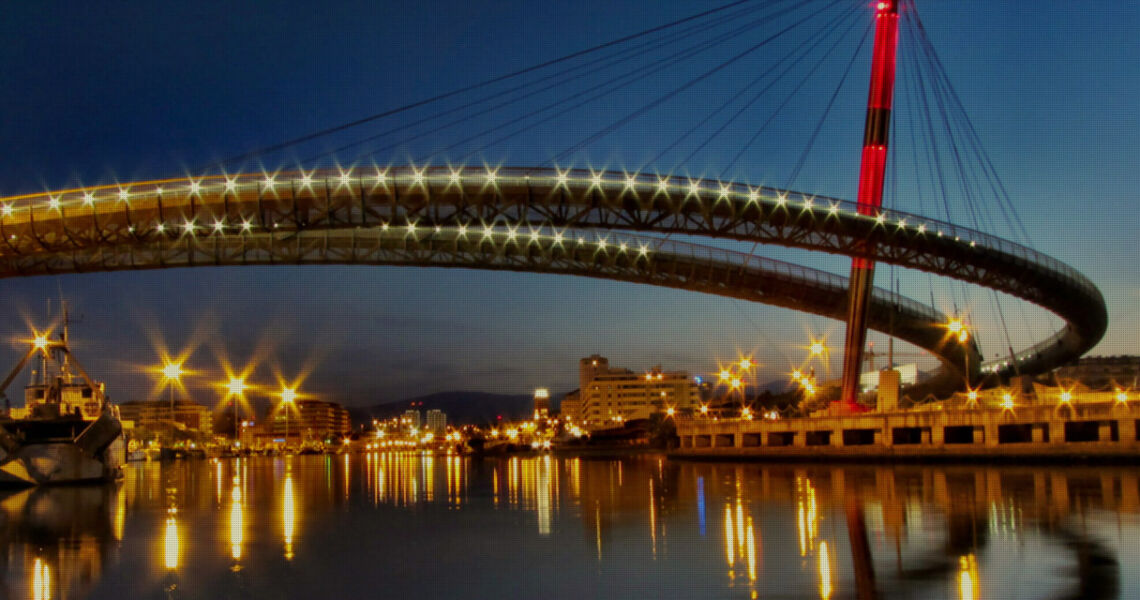 Welovepescara.it - pubblicità a 360° - Pescara Ponte sul mare di notte